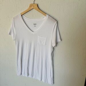 Mossimo Supply Co. Women's White Rayon Short Sleeve V-Neck Pocket T-shirt Large